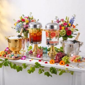Distributeurs de boissons et seaux à champagne